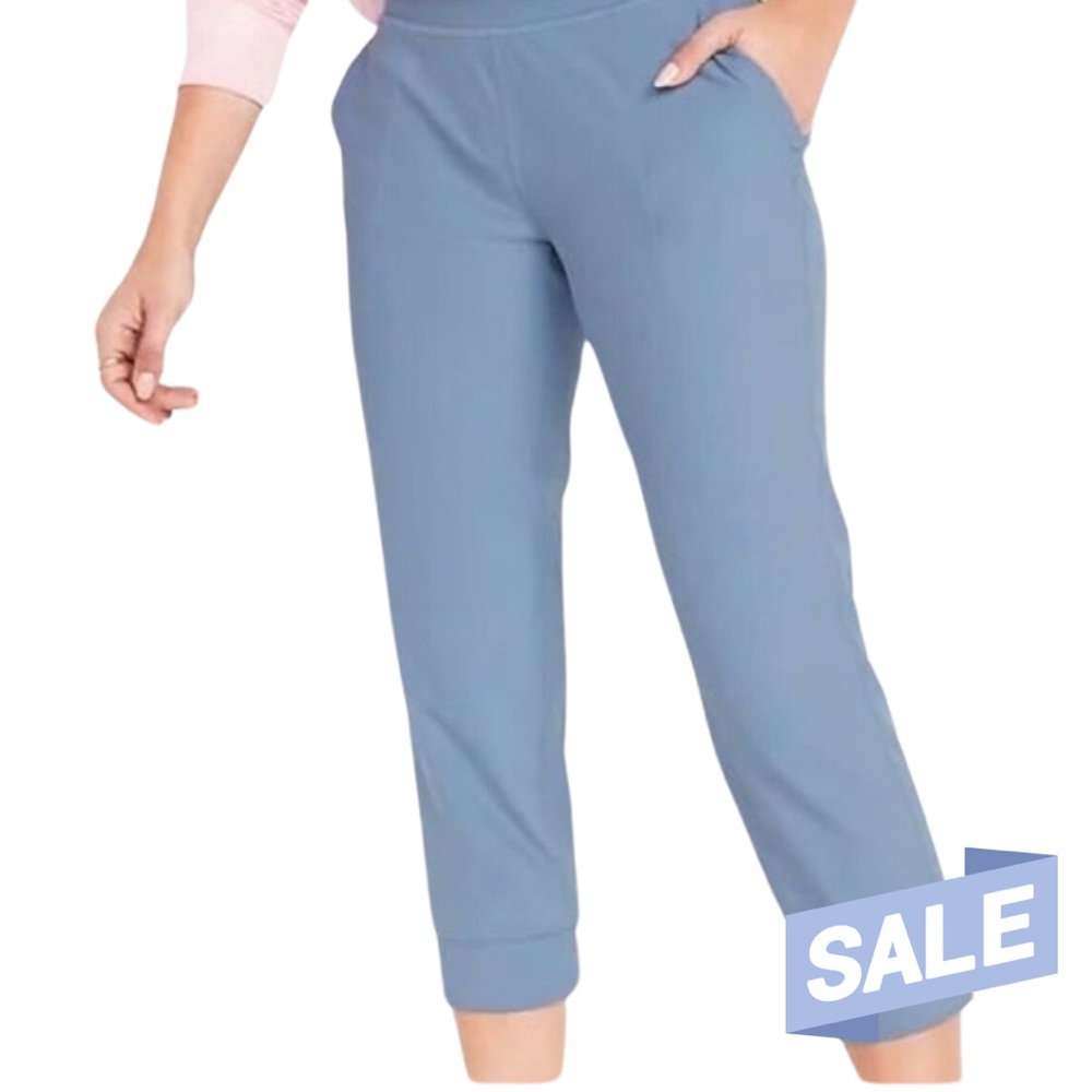 NWOT Old Navy Powersoft Cropped Jogger Pants M